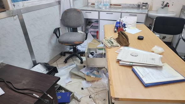 نهب ممتلكات مؤسسة مياه عدن