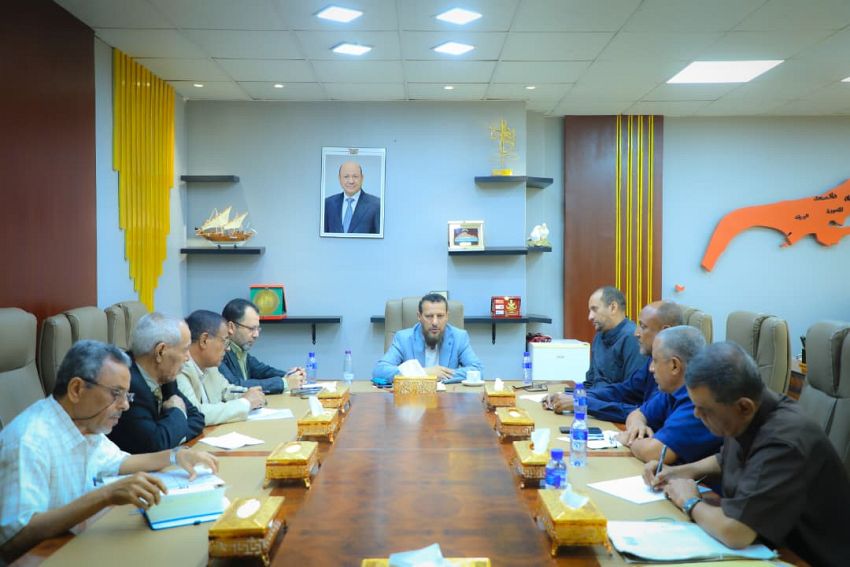 محافظ عدن يشدد على مضاعفة الجهود لتحسين خدمات المياه والصرف الصحي