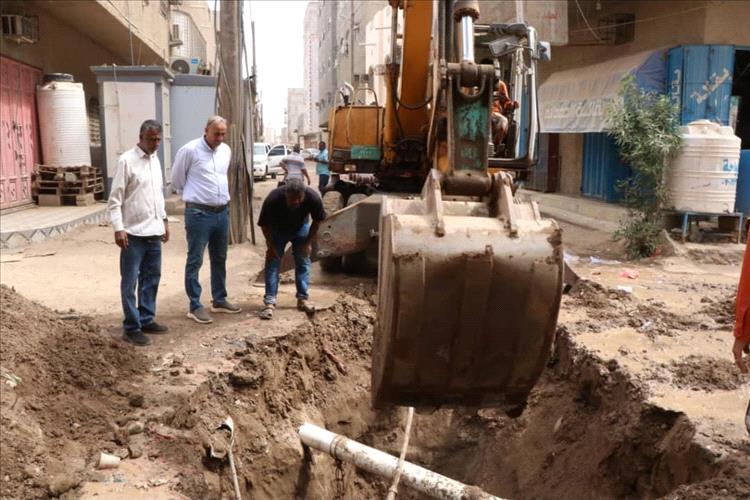 باخبيرة يطلع على انجاز مشروع تركيب حطوط صرف صحي في يلوك 10 يالمنصورة