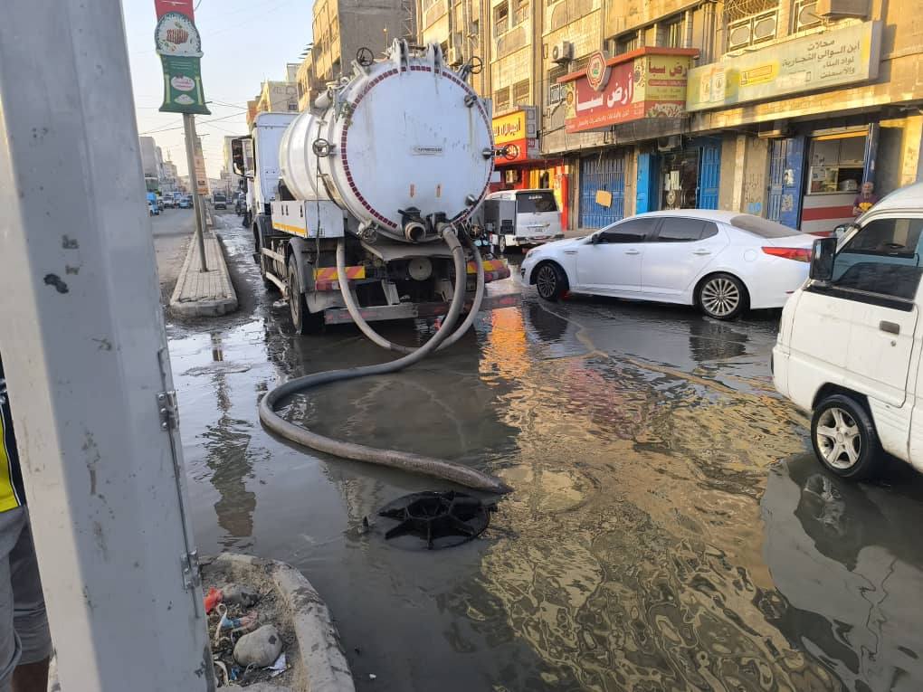 صور لعدد من الشوارع بمديرية الشيخ عثمان بعد شفط مياه الصرف الصحي