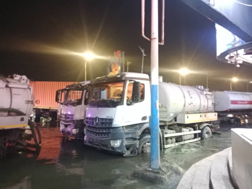 نعمل بجد لمعالجة طفح مياه الصرف الصحي في الشيخ عثمان والمنصورة