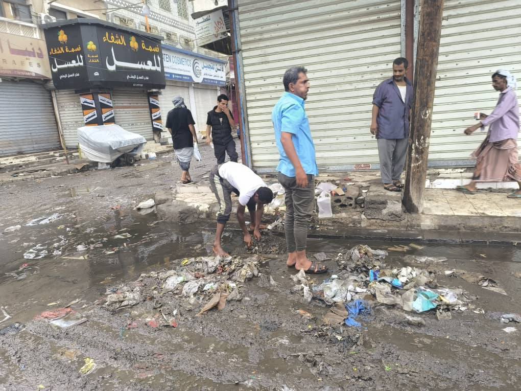 مواصلة شقط مباه الامطار في الشيخ عتمان عدن