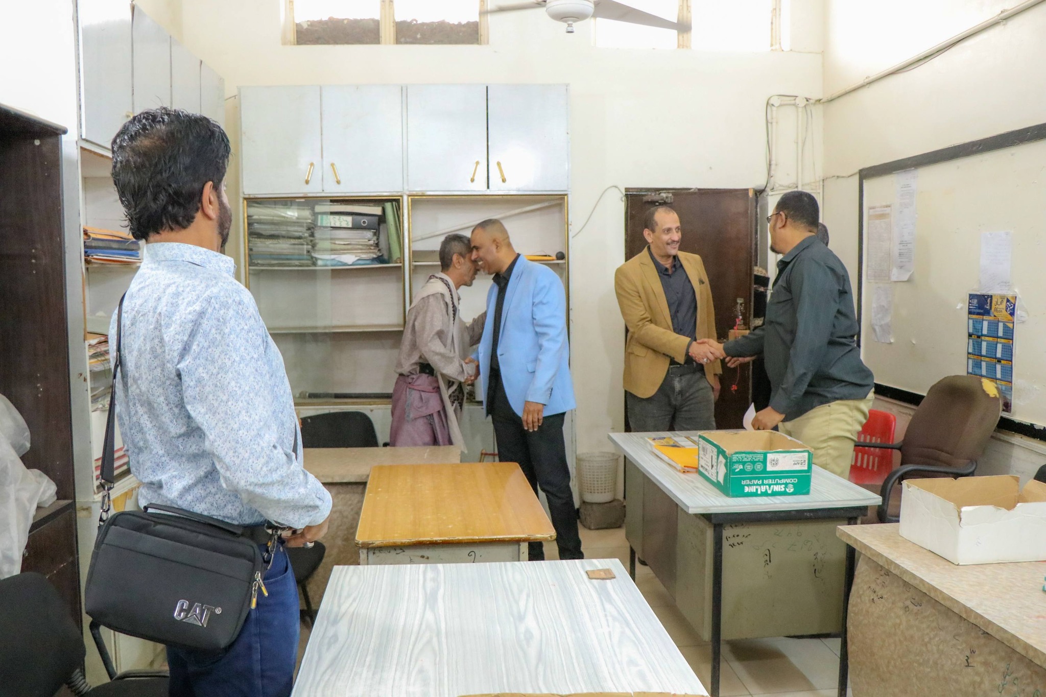 وكيل محافظة عدن عوض مبجر يتفقد مستوى الانضباط الوظيفي في المؤسسة المحلية للمياه