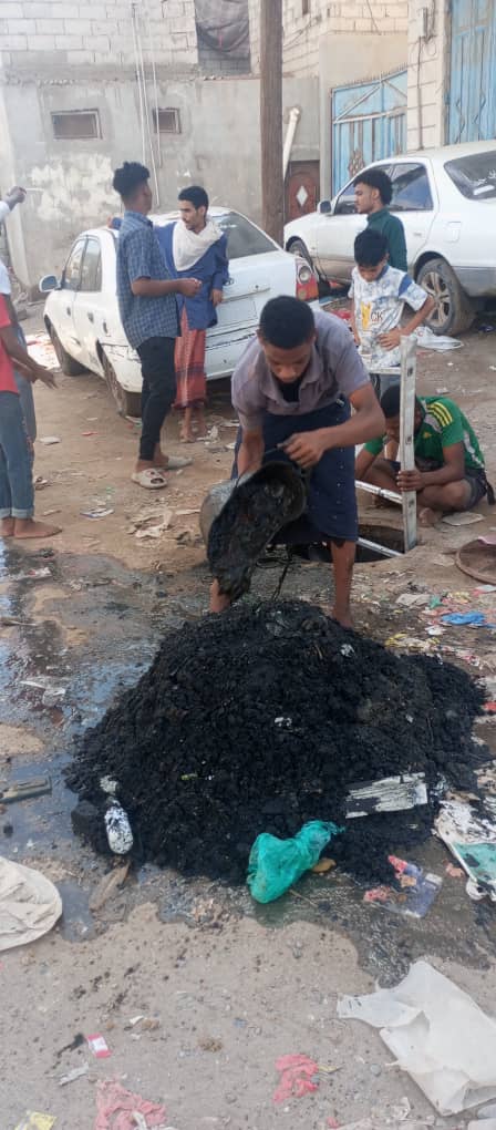 فرق الصرف الصحي تعمل في أخياء من الشيخ عتمان