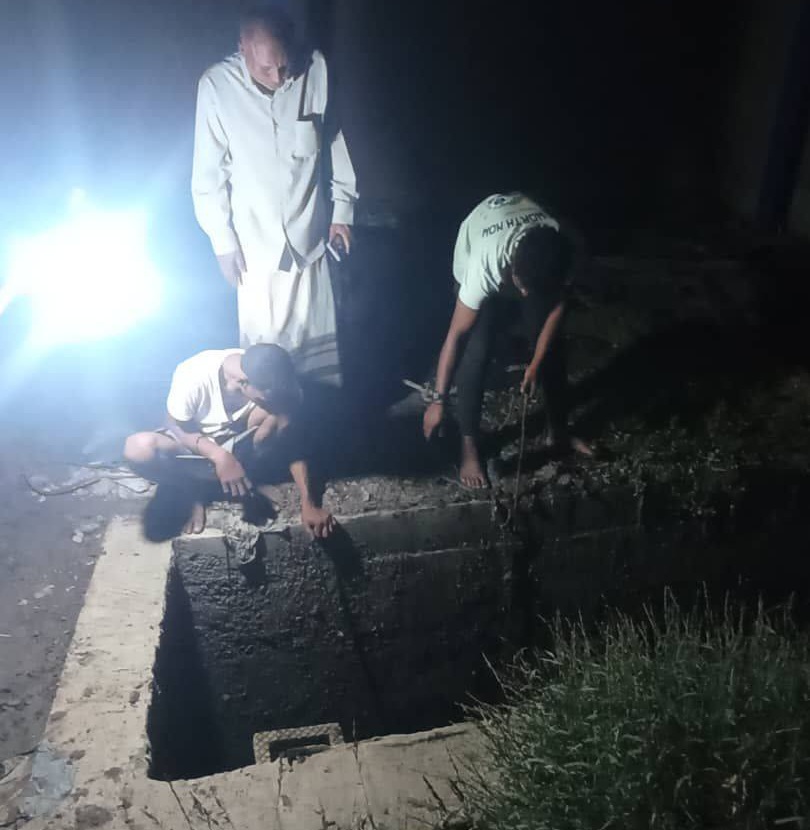 مؤسسة مياه عدن: فرقنا تمكنت من إصلاح خلل تعرض له خط مياه الصرف الصحي بشارع التسعين بالمنصورة