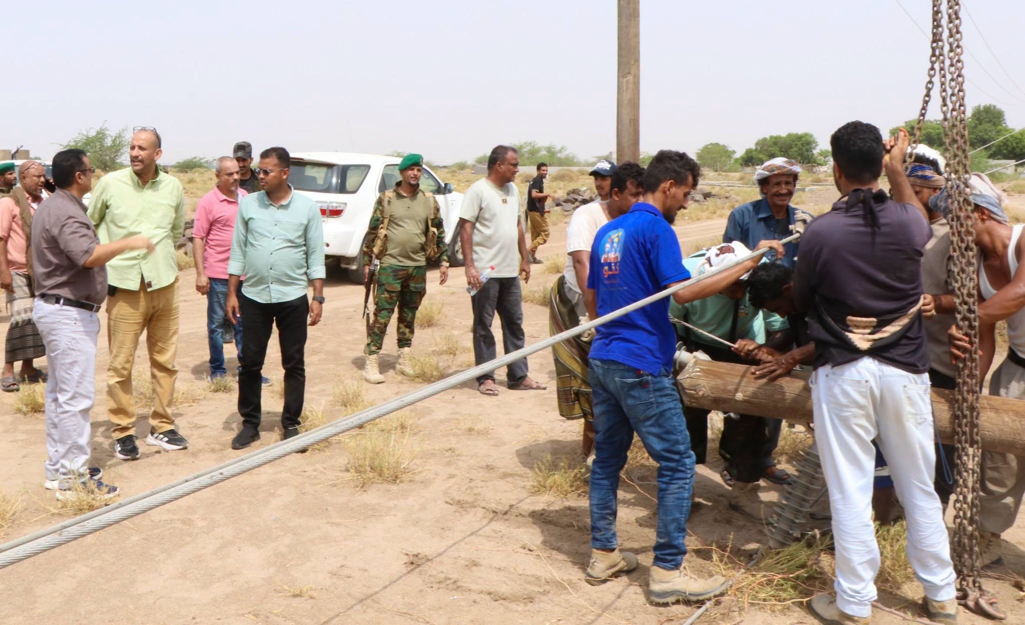 إعادة خطوط الكهرباء بعد تضررها في بئر أخمد