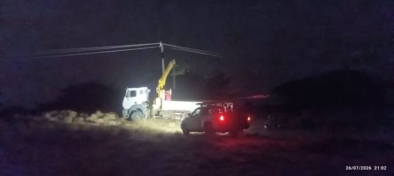 تحت إشراف باخبيرة .. فرق مؤسسة مياه عدن تنهي إصلاحات خطوط كهرباء حقل بئر أحمد وتعيد تشغيل جميع الآبار
